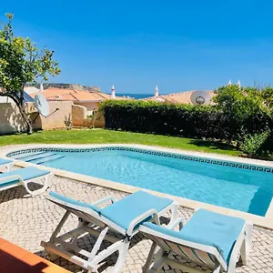 villa-acacias-13.hotelaalgarve.com/